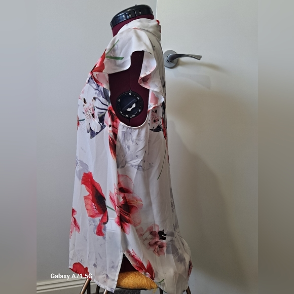 Portman's Floral Blouse - Picture 2 of 4